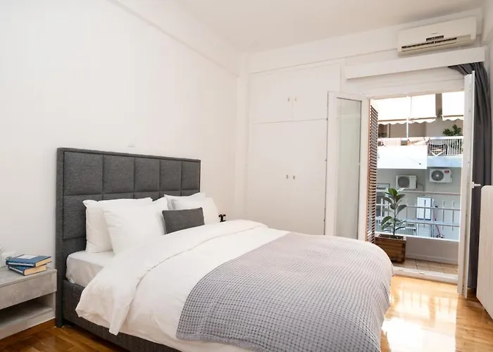 City Center Apt. On A Traffic Free Street