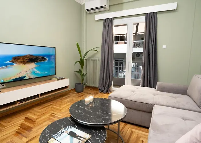 City Center Apt. On A Traffic Free Street