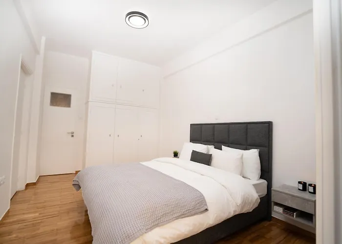 City Center Apt. On A Traffic Free Street