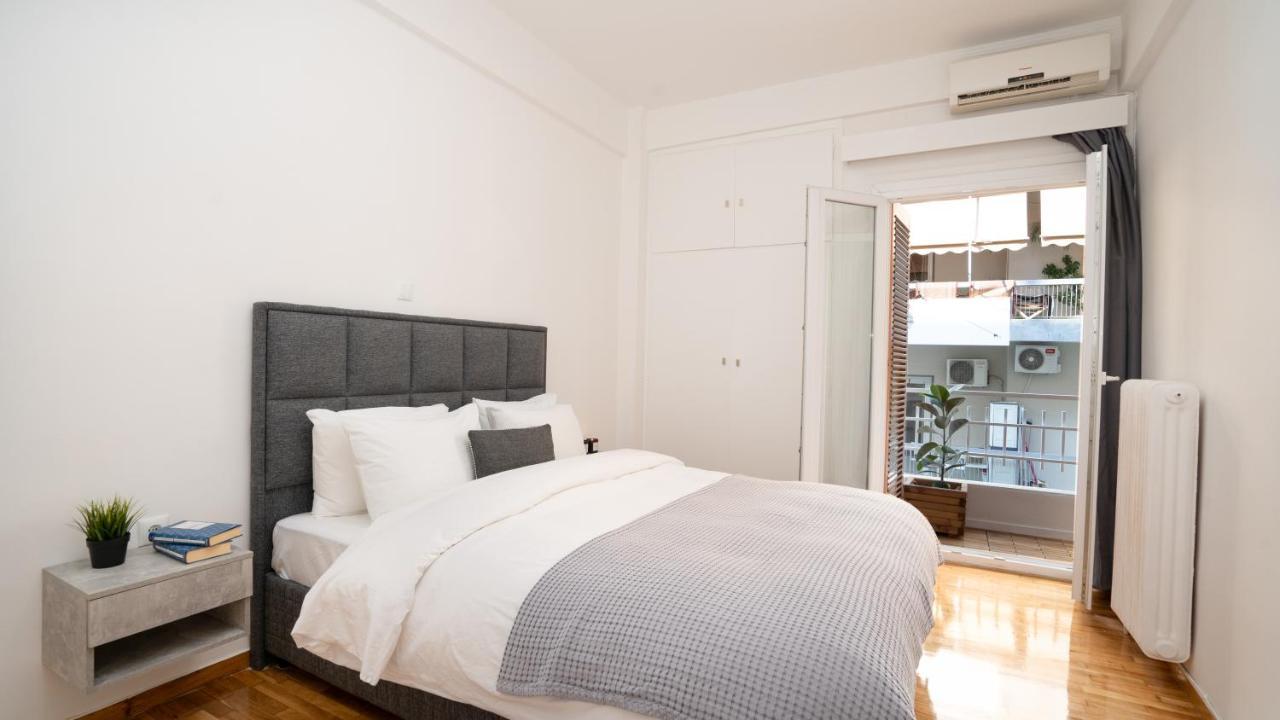 Center Apt. On A Traffic Free Street *