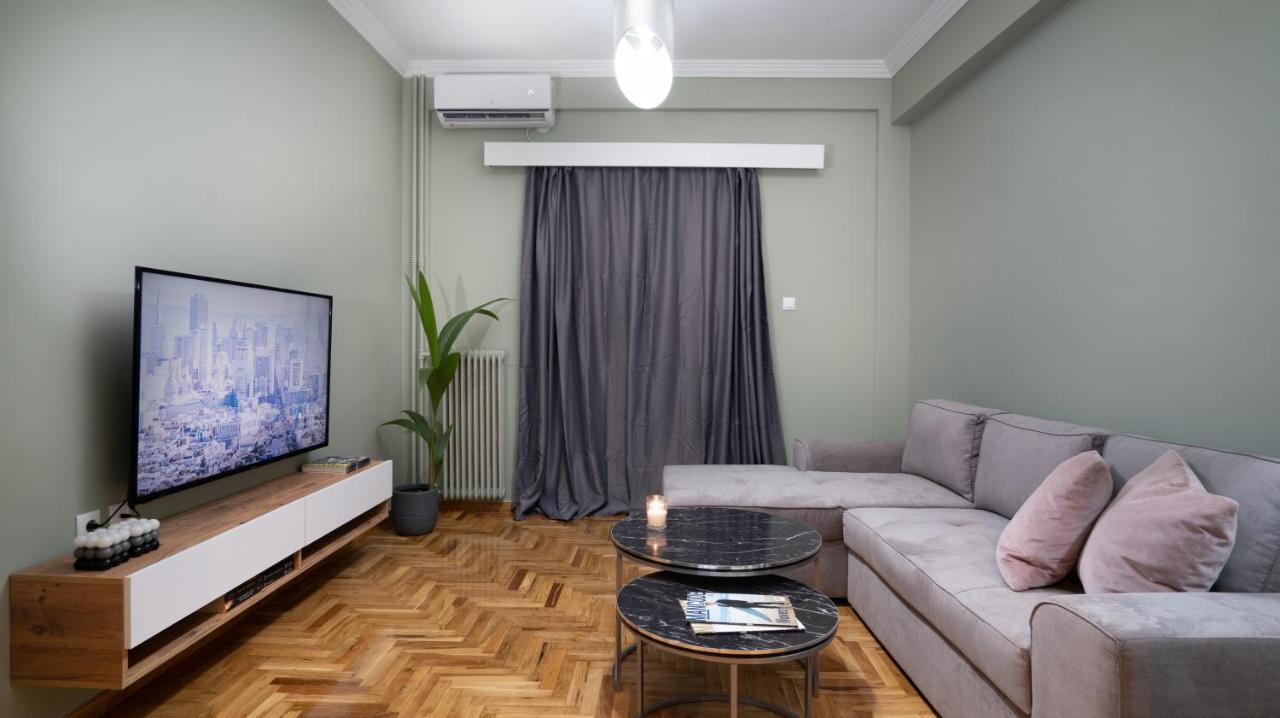 Center Apt. On A Traffic Free Street Apartment *